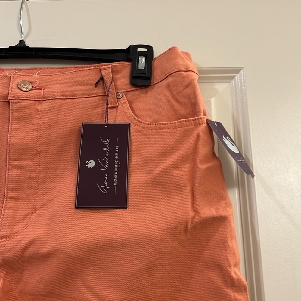 Gloria Vanderbilt ladies capris - Picture 2 of 10